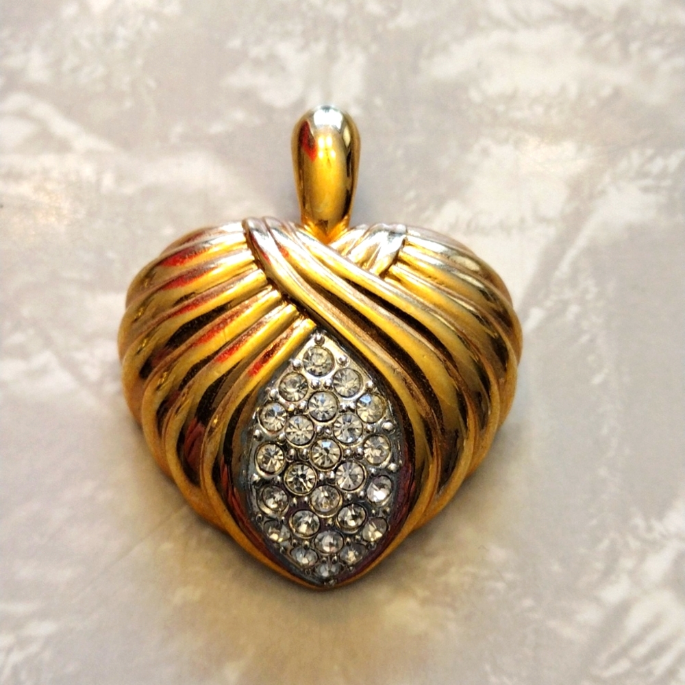 Ellen Kiam gold tone pendant with faux diamonds.